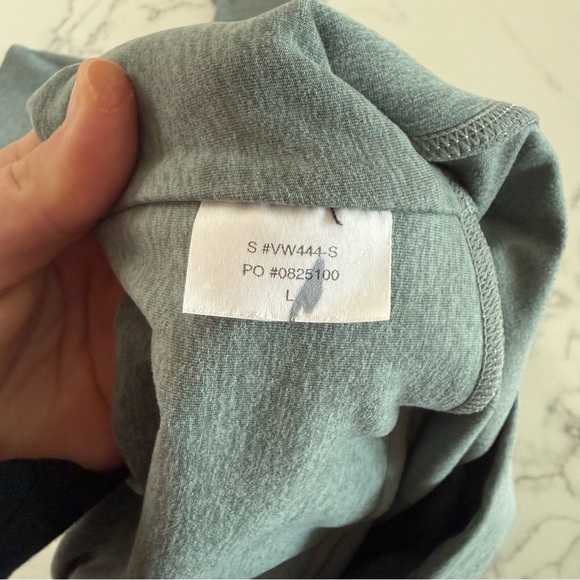 Vuori Clean Elevation Legging SHORT - Stormy Heather - Size Large - Picture 4 of 6